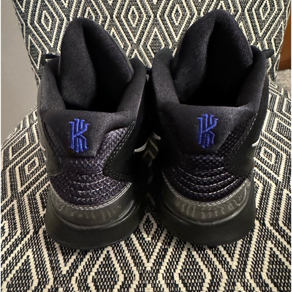 Nike Kyrie Infinity Black/ Metallic Silver-Concord Basketball Shoes - Picture 3 of 6